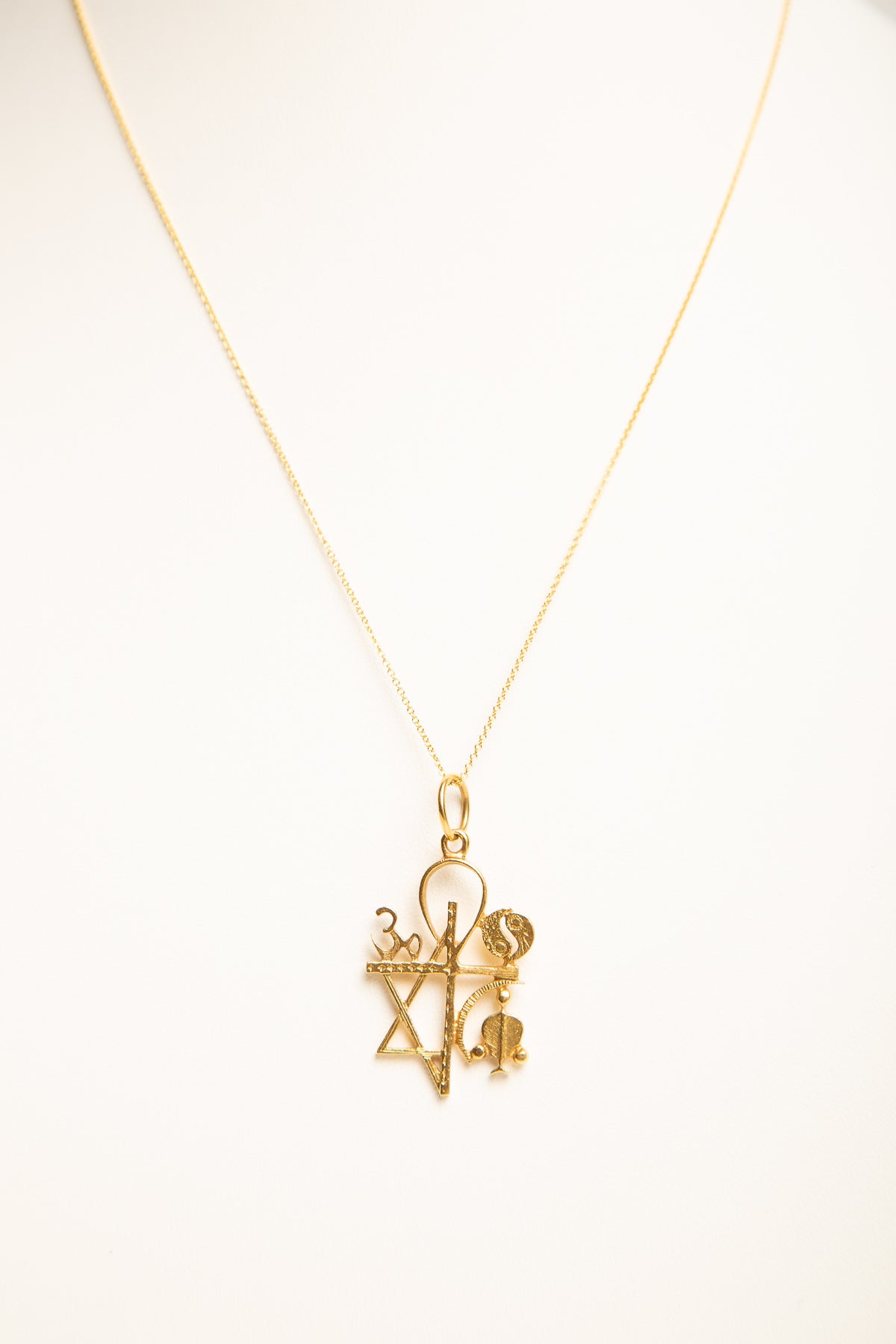 PIAGET JUDAICA PENDANT NECKLACE