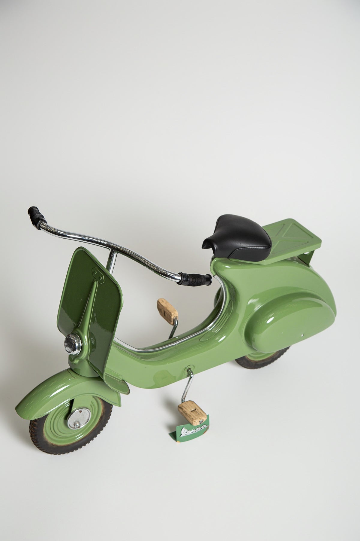 MAXFIELD PRIVATE COLLECTION | 1950'S CHILD SIZE VESPA SCOOTER - MAXFIELD LA