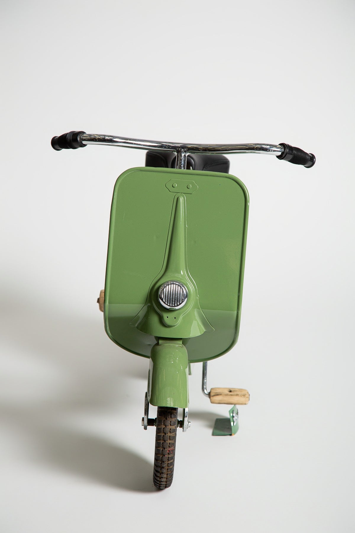 MAXFIELD PRIVATE COLLECTION | 1950'S CHILD SIZE VESPA SCOOTER