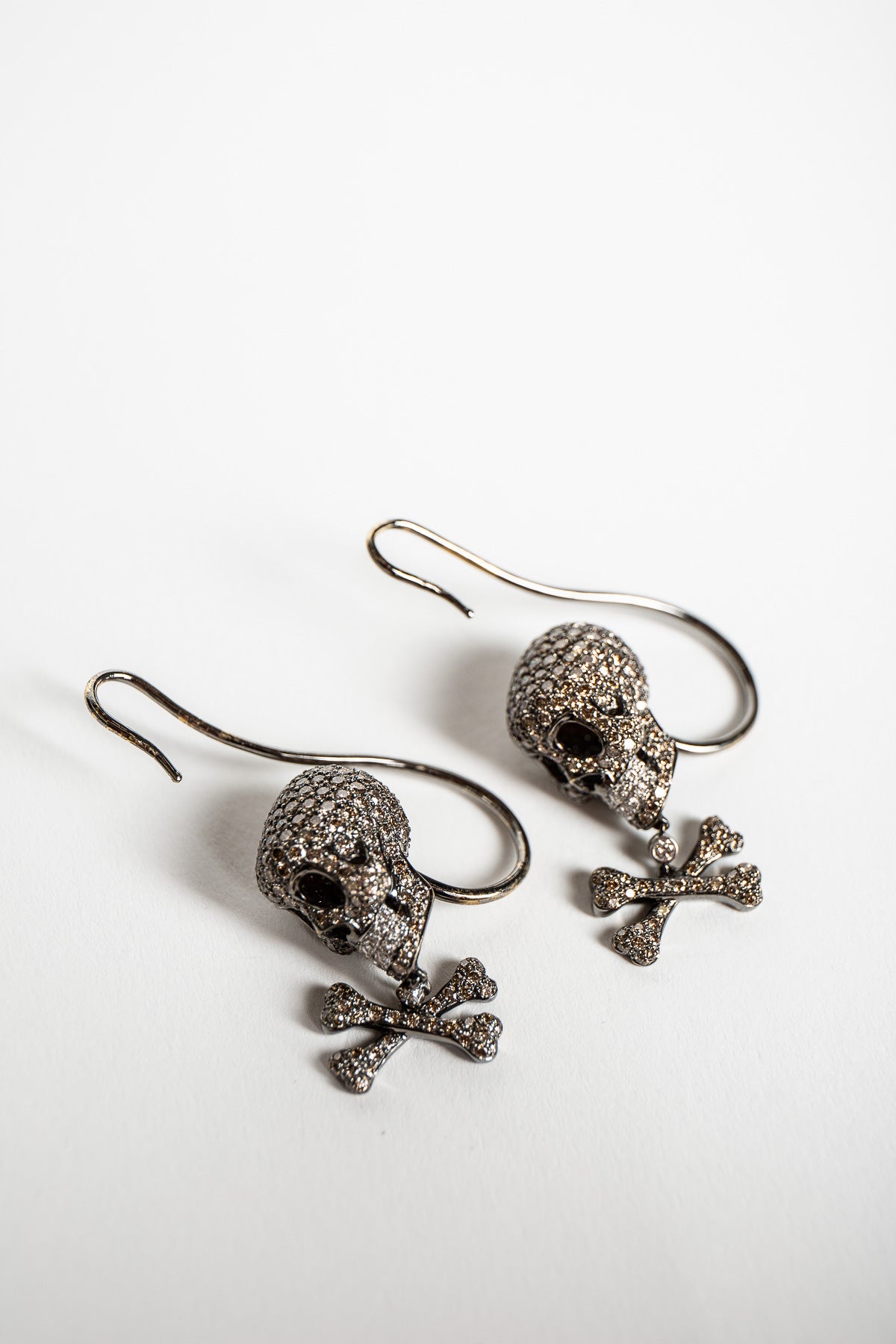 MAXFIELD PRIVATE COLLECTION | BROWN DIAMOND SKULLBONE EARRINGS - MAXFIELD LA