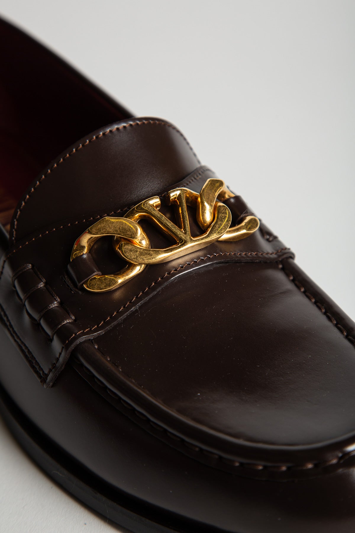 VALENTINO GARAVANI | V-LOGO CHAIN LOAFERS - MAXFIELD LA