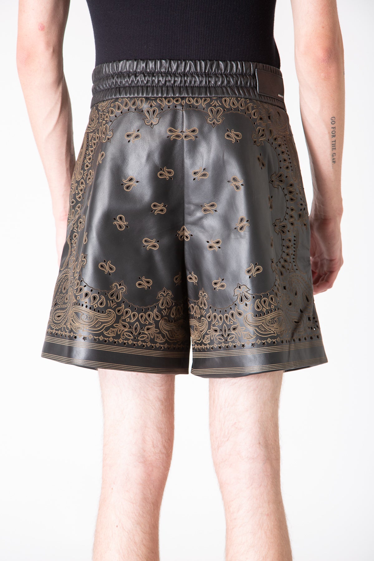 レインボー」 短期出品 amiri レザーパンツ LEATHER BANDANA SHORT ...