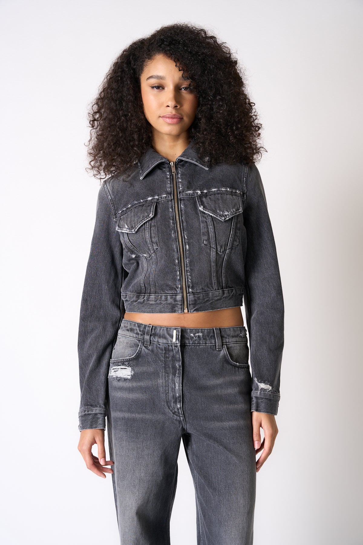 Cropped fitted outlet jacket