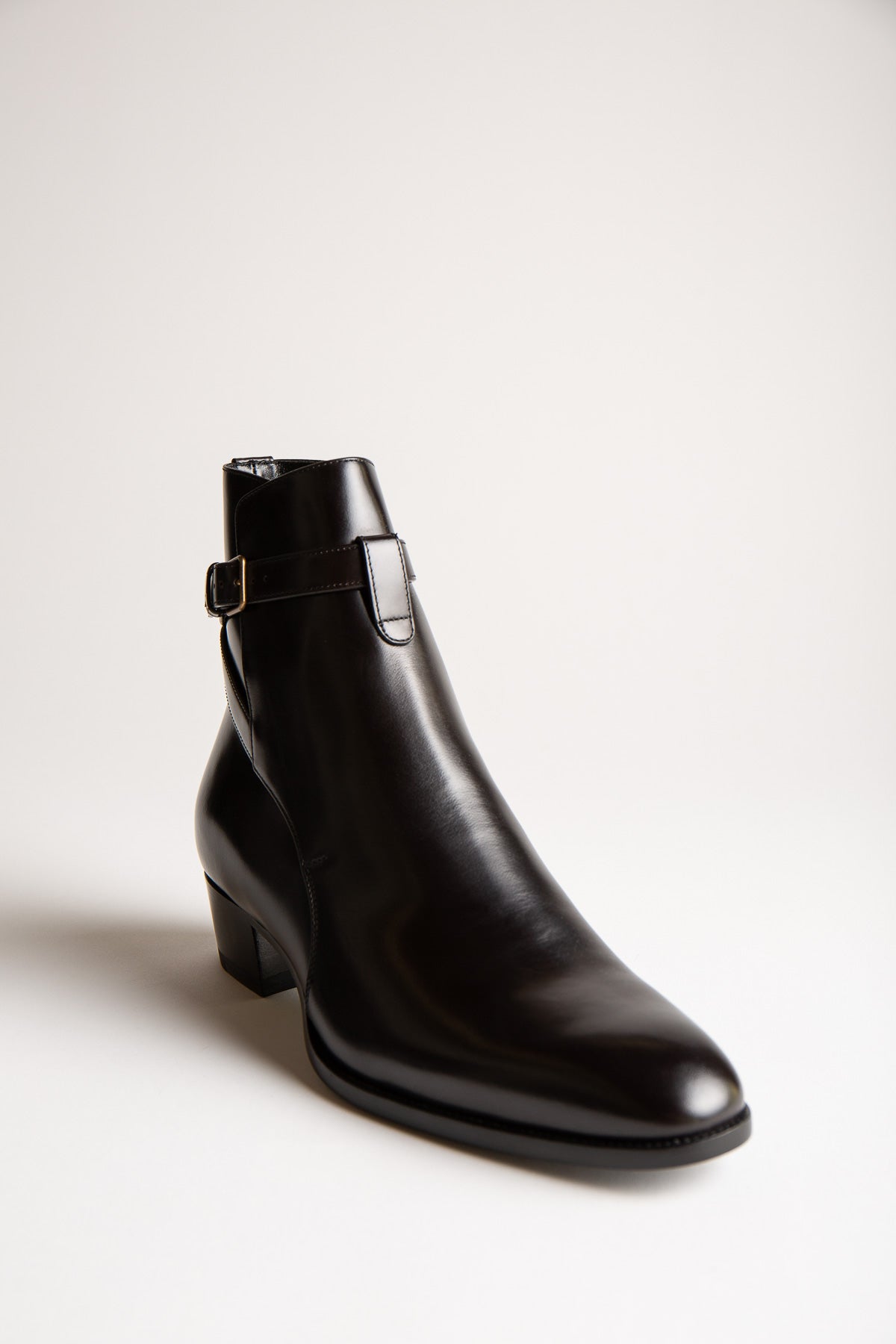 Saint laurent wyatt leather hotsell chelsea boots