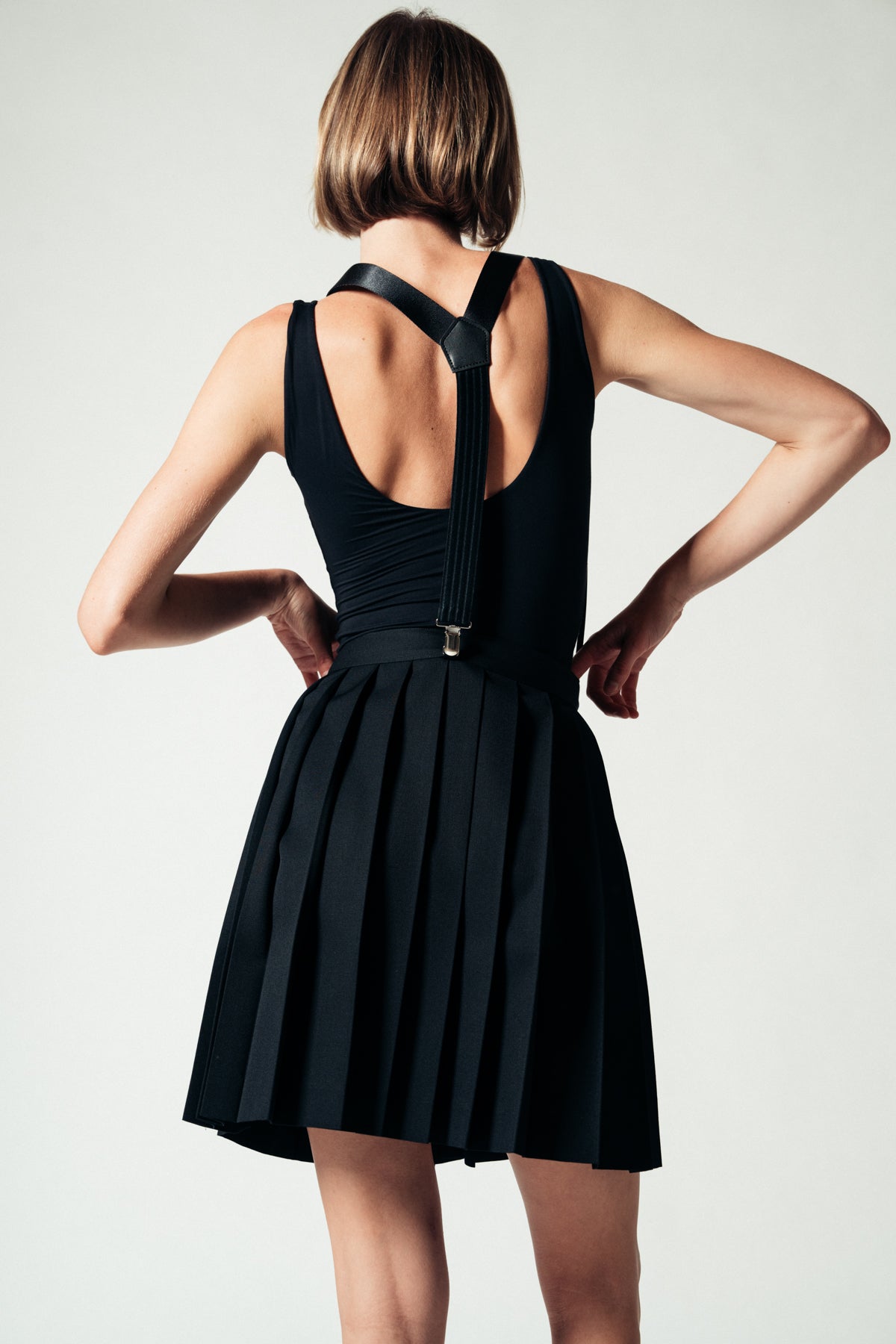 NOIR KEI NINOMIYA | PLEATED SUSPENDER SKIRT