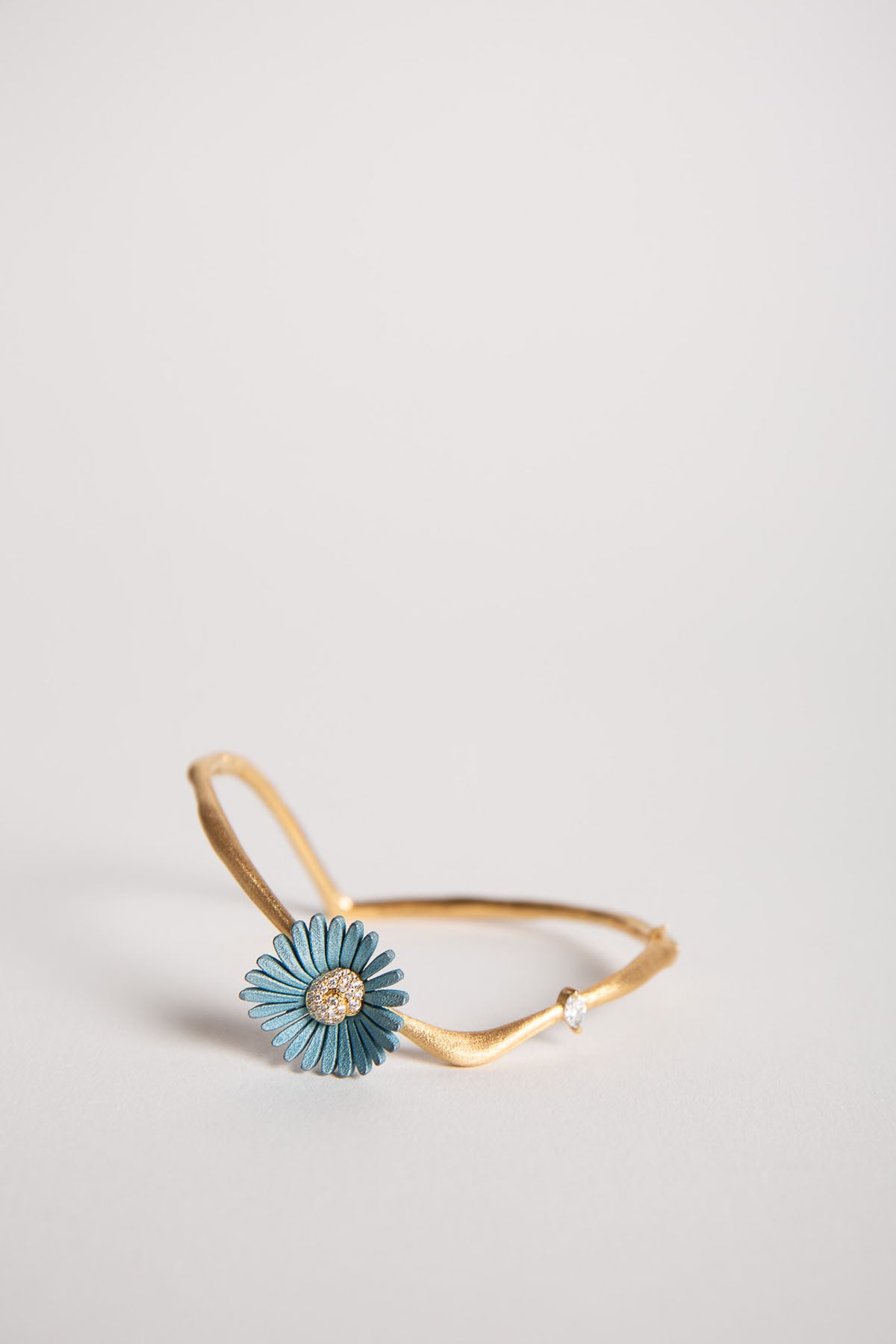 MIKE JOSEPH | 18K YELLOW GOLD PETALI BRACELET