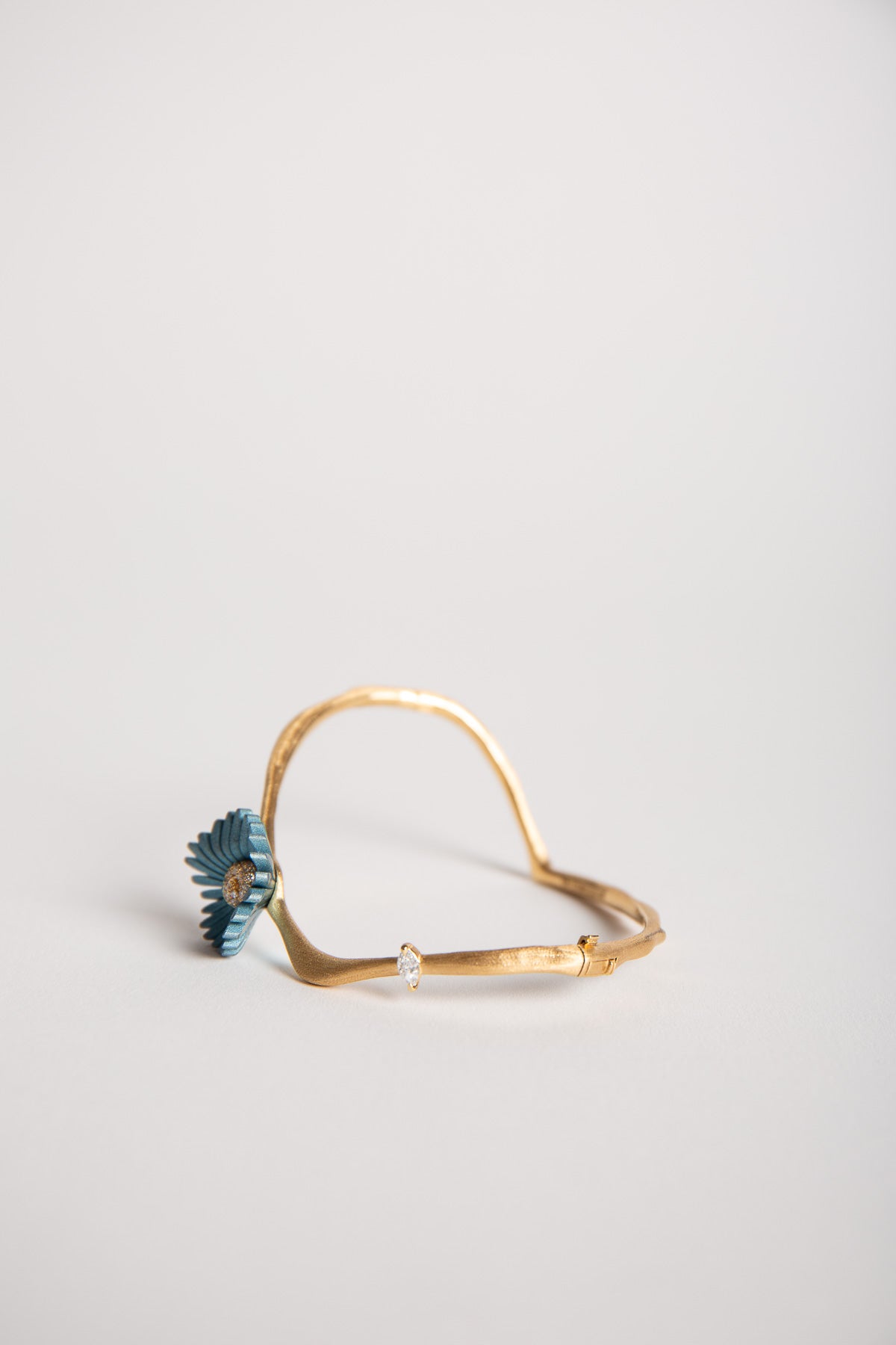 MIKE JOSEPH | 18K YELLOW GOLD PETALI BRACELET