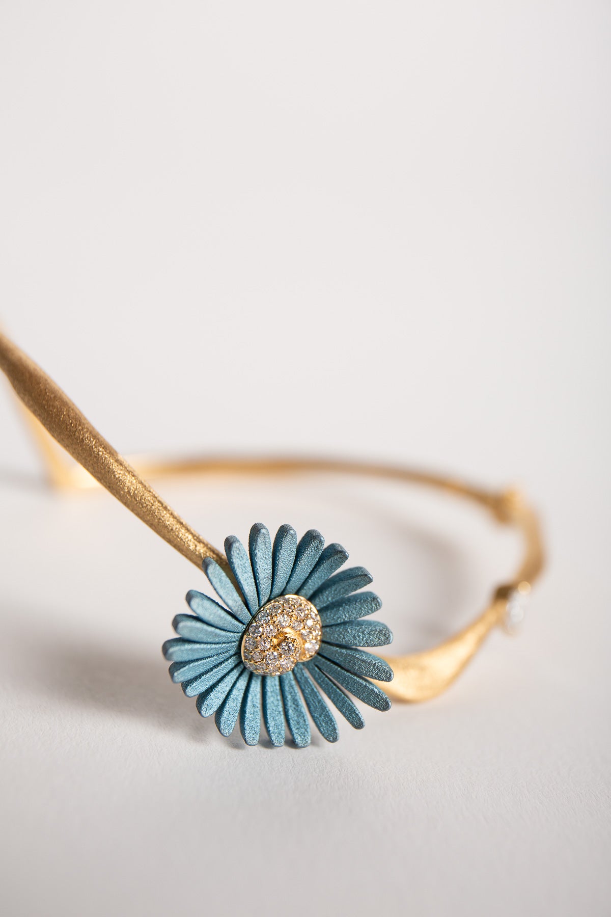 MIKE JOSEPH | 18K YELLOW GOLD PETALI BRACELET