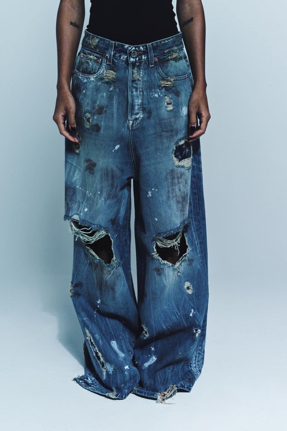 VETEMENTS | THRASHED BIG SHAPE JEANS