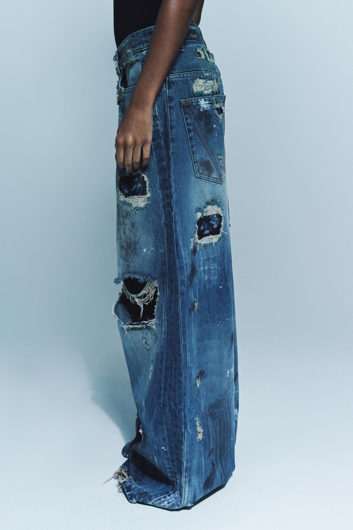 VETEMENTS | THRASHED BIG SHAPE JEANS