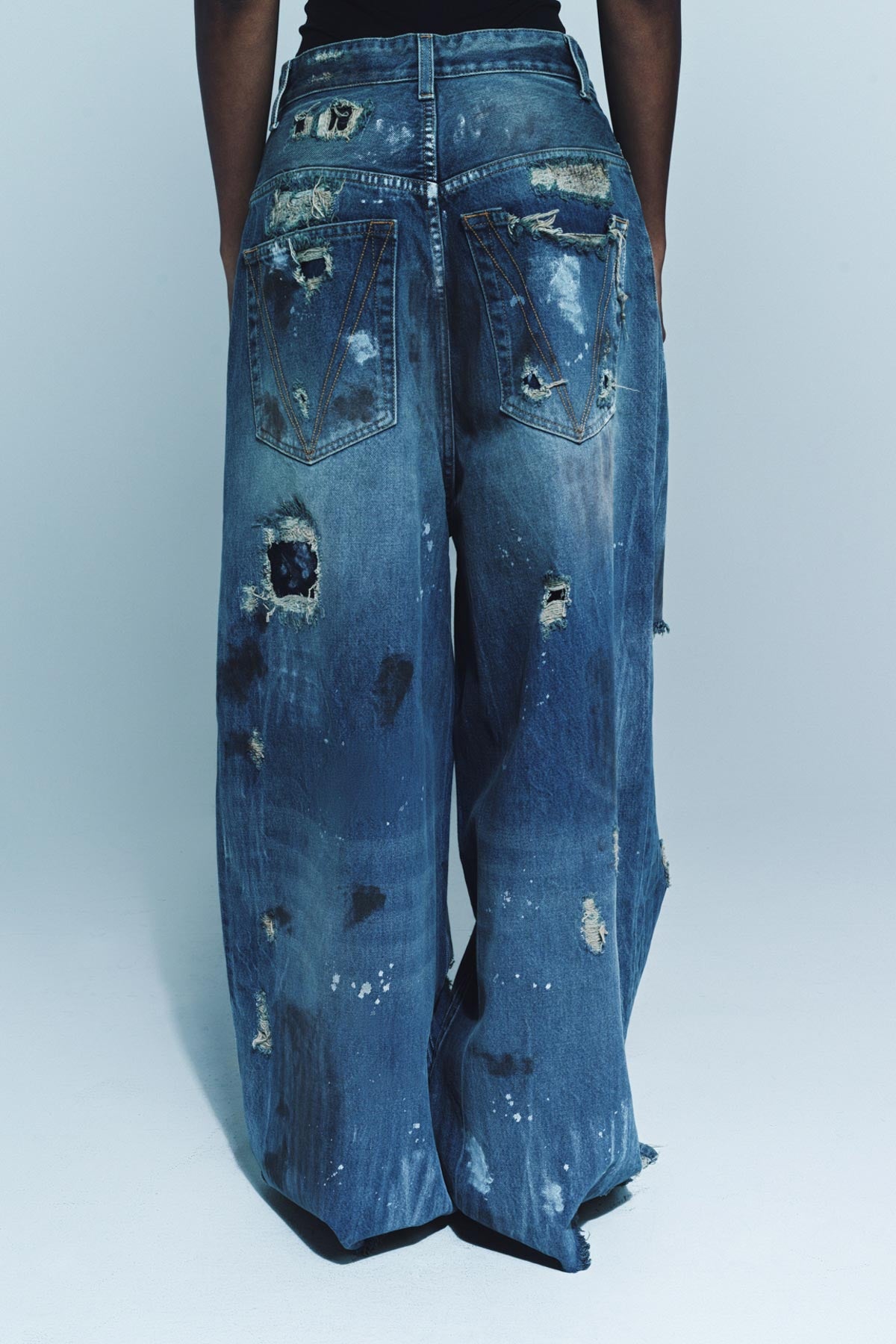 VETEMENTS | THRASHED BIG SHAPE JEANS