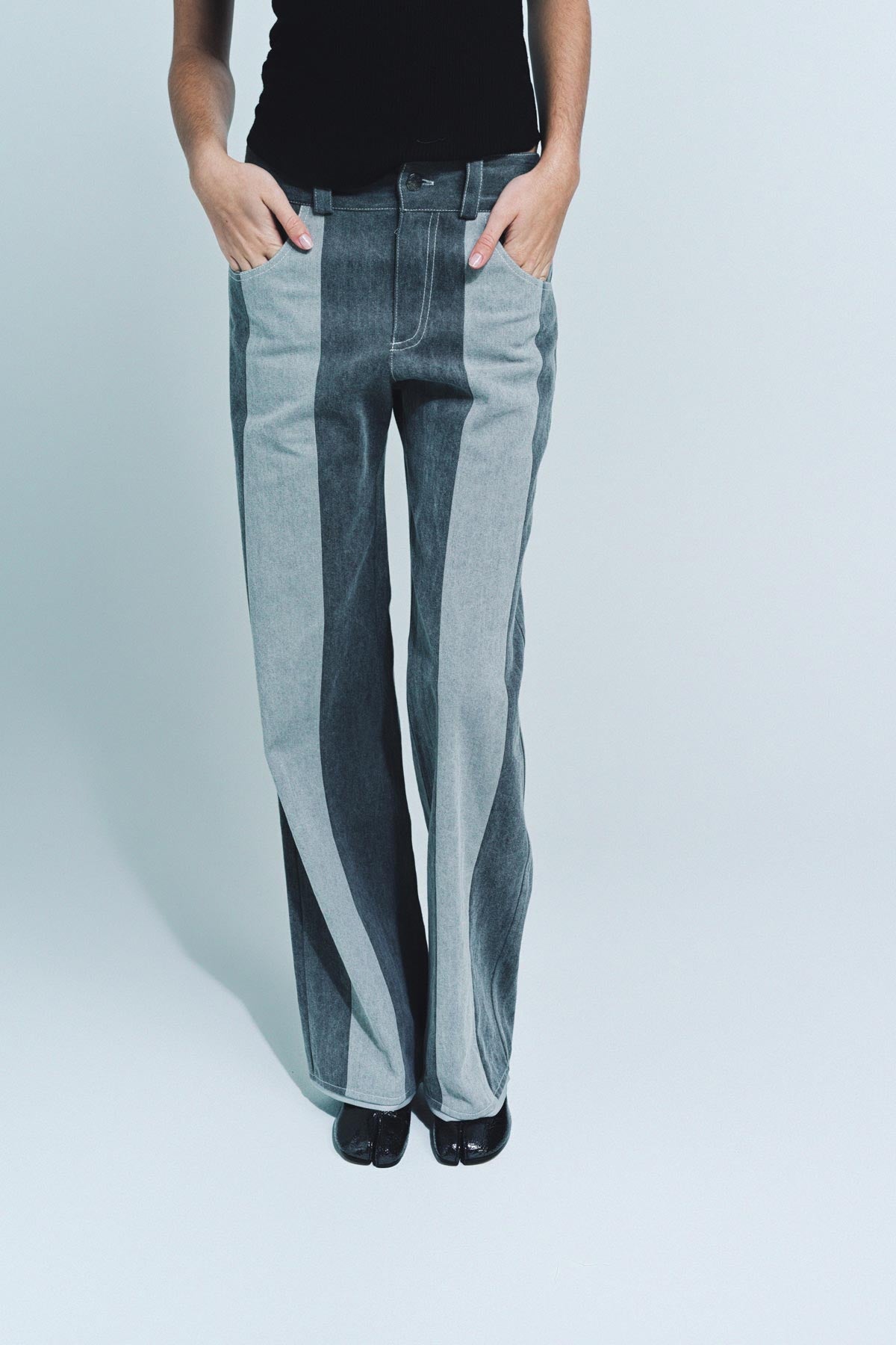 PAULA CANOVAS DEL VAS | STRIPE JEANS