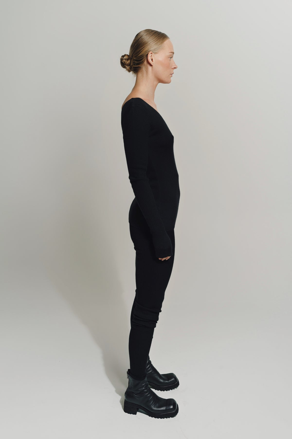 LARS ANDERSSON | V-NECK TOP