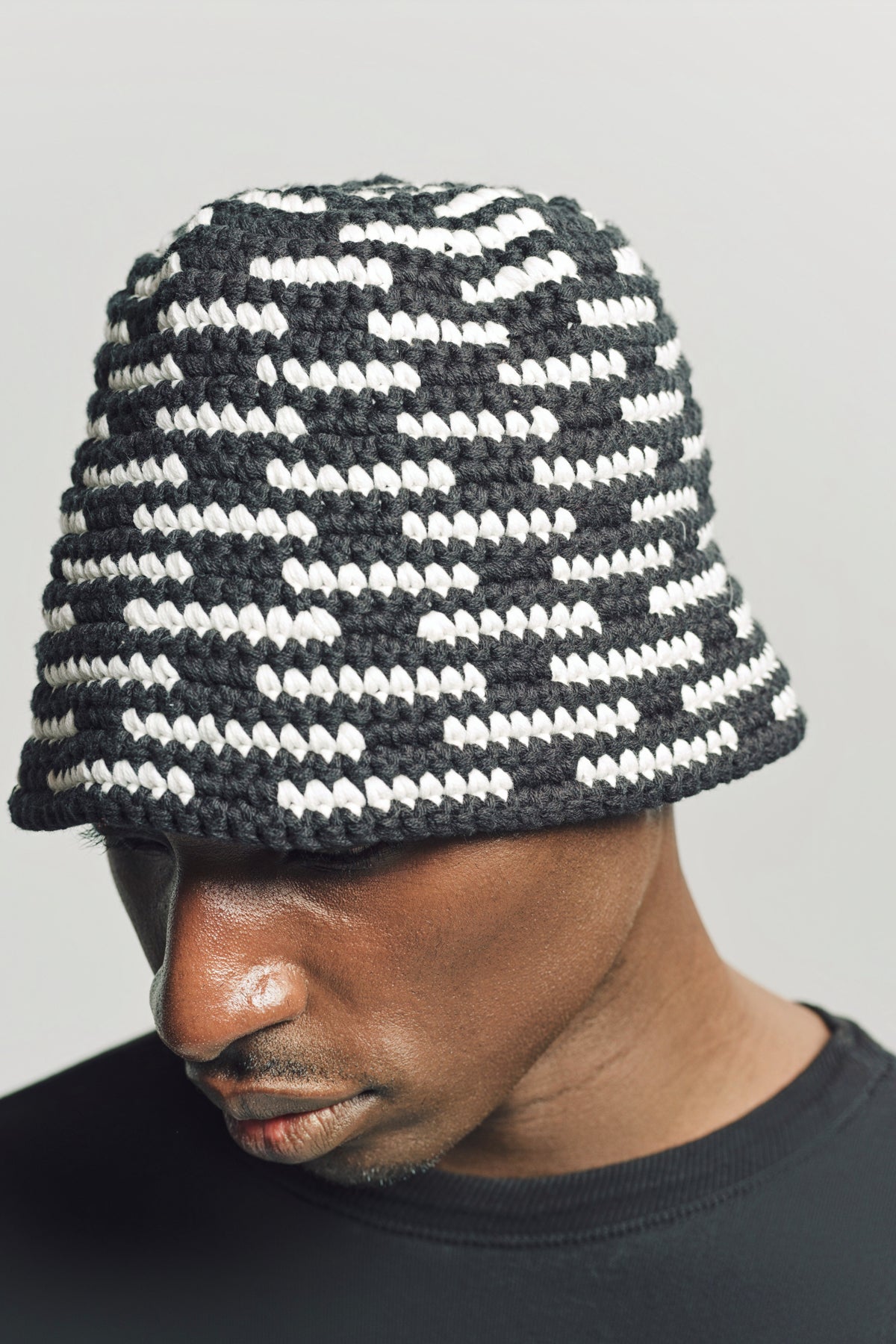 SAINT MICHAEL | BLACK KNIT BUCKET HAT