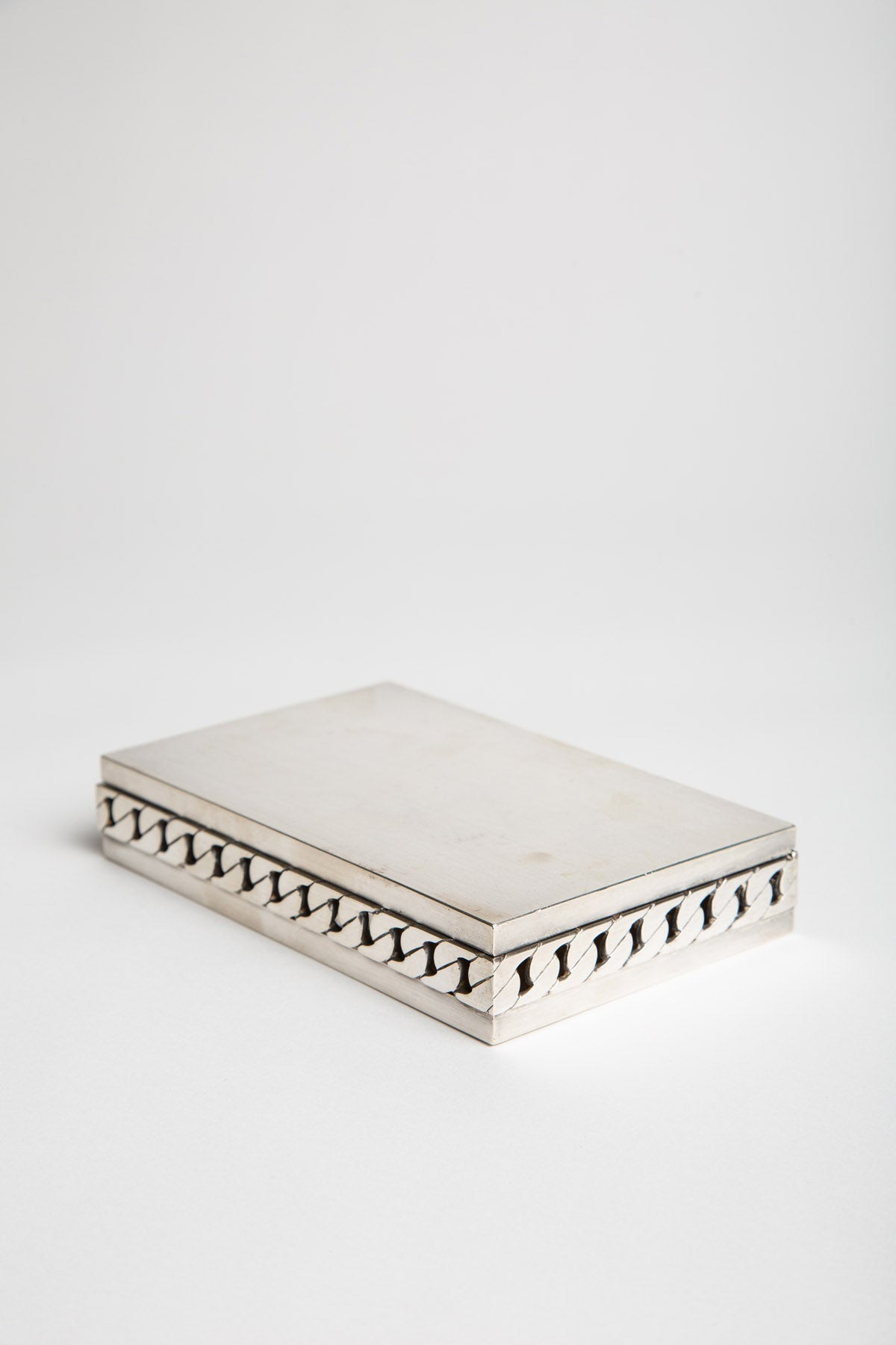 GUCCI | VINTAGE STERLING SILVER BOX WITH CHAIN MOTIF